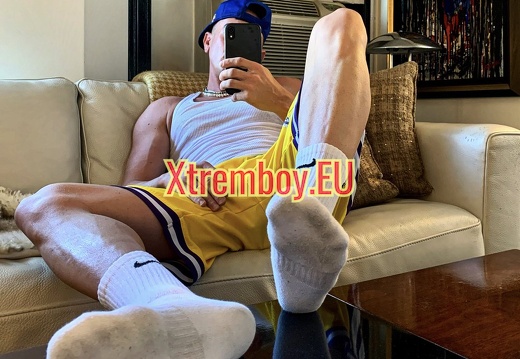 Fétichiste pieds, viens te vider