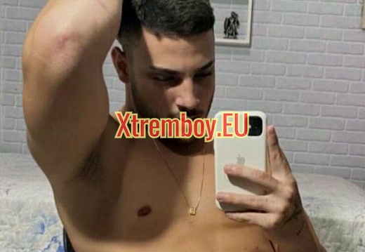 Je kiffe bien enculer un cul et finir en baisant la bouche