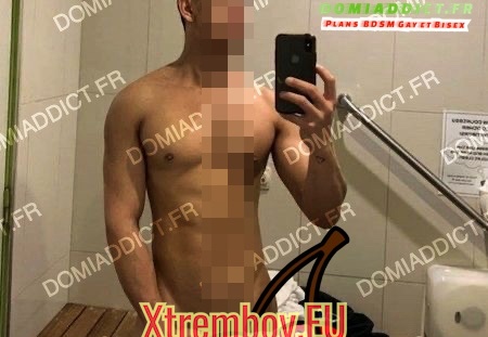 cherche larbin (469 visits) cherche larbin viril avec des cuisses de femelles étudie toute proposition si motivé
Gay BDSM l... cherche larbin