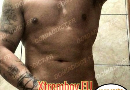 Viens donc te soumettre à un colosse gay (683 visits) Colosse gay recherche un jeune fasciné par les mecs musclés, crâne rasé, tatoué et gros zob. Un... Viens donc te soumettre à un colosse gay