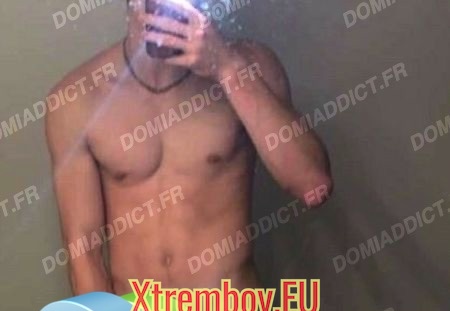 J'adore me déplacer pour vidanger couilles bien pleines sans voir ton visage