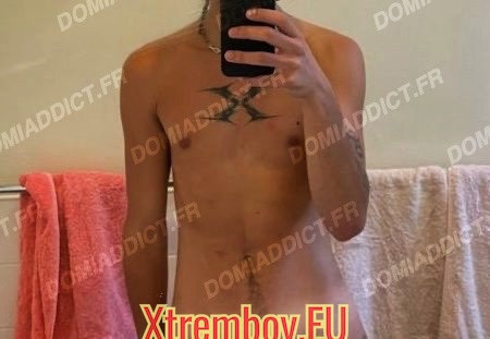 Dépucelage anal pour jeune mec bi curieux