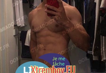 Jeune étudiant black et pervers