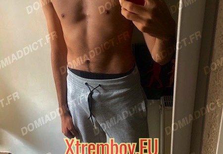 Jolie petit cochon crunchboy aime les jeux sm soft