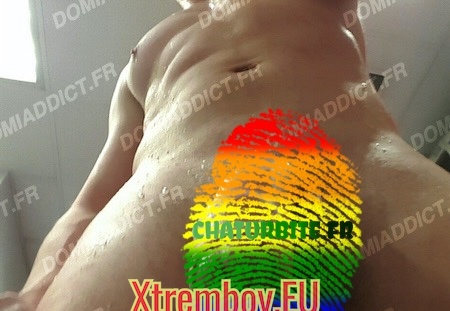 Fétichisme et Domination dans Donjon Privé