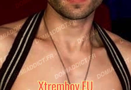 Parisien cherche larbin pour nettoyer son appart (528 visits) Je suis un magnifique jeune mec de 36 ans, brun aux yeux noirs avec de belles formes et de type méd... Parisien cherche larbin pour nettoyer son appart