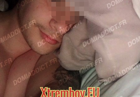 Homme de 27 ans recherche un maitre pour m'habiller en femme