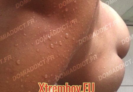 Jeune mec de 26 ans offert par mec de 45 à Châteauroux