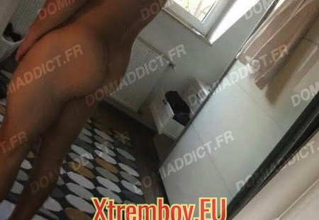 Naked servant larbin sur Paris IDF